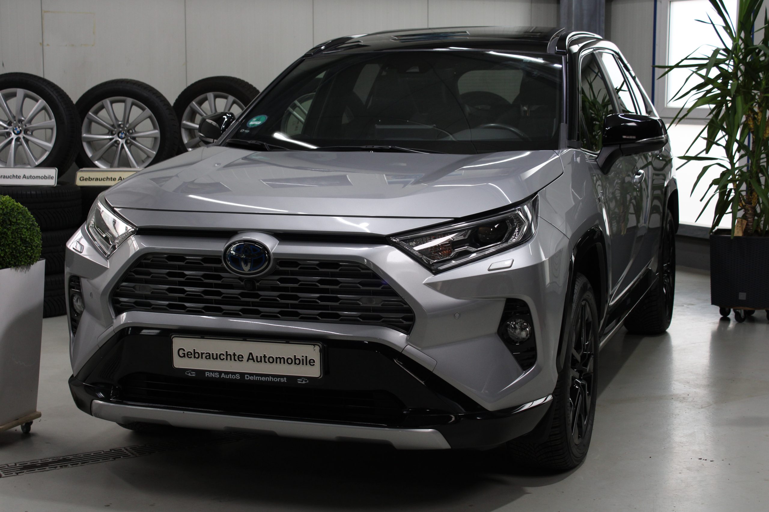 
								Toyota RAV4 Hybrid-Benzin full									