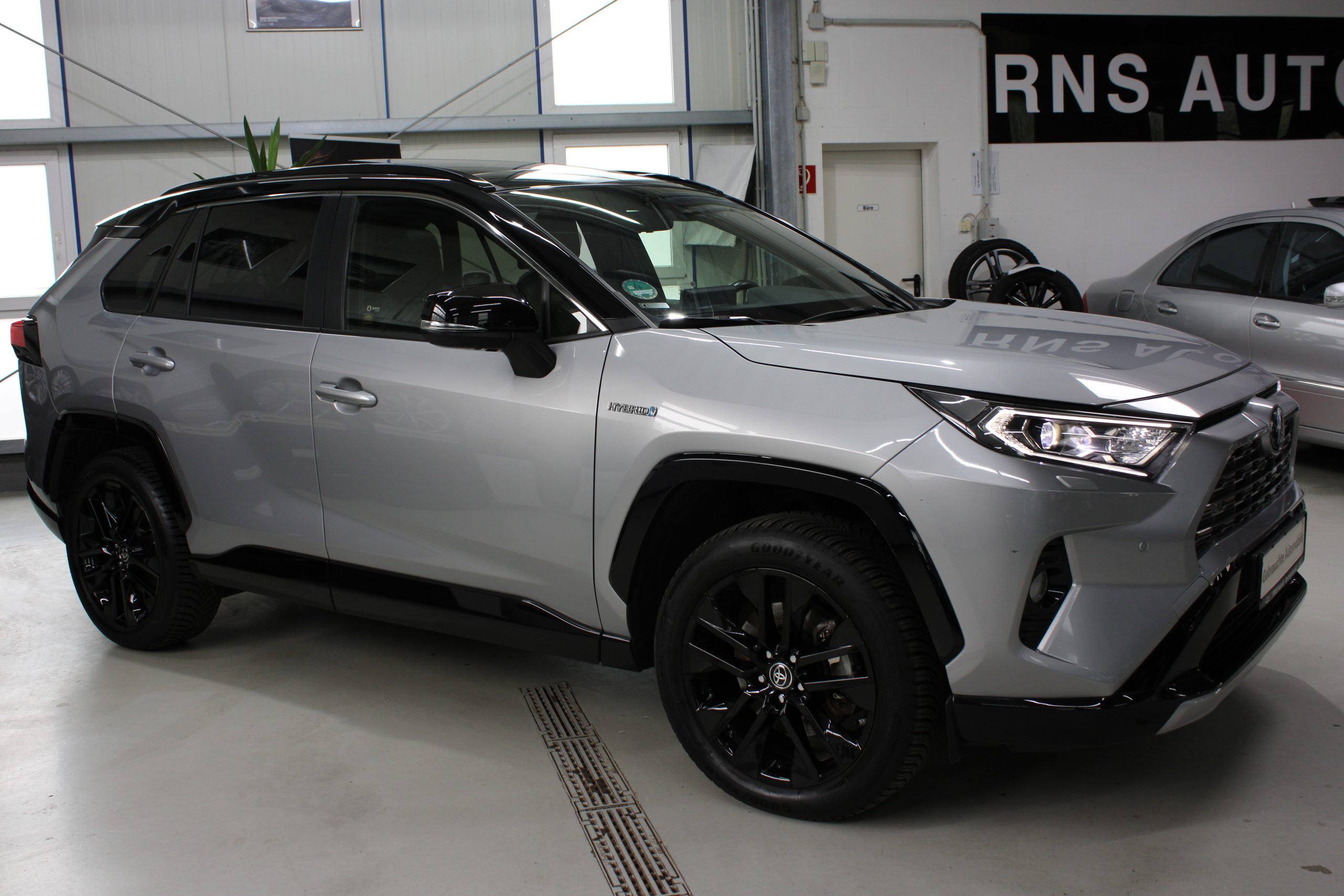 
								Toyota RAV4 Hybrid-Benzin full									