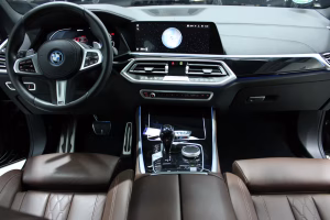 BMW X5 xDrive45e,Panorama.HUD,Luftfed.Laser,Komfort